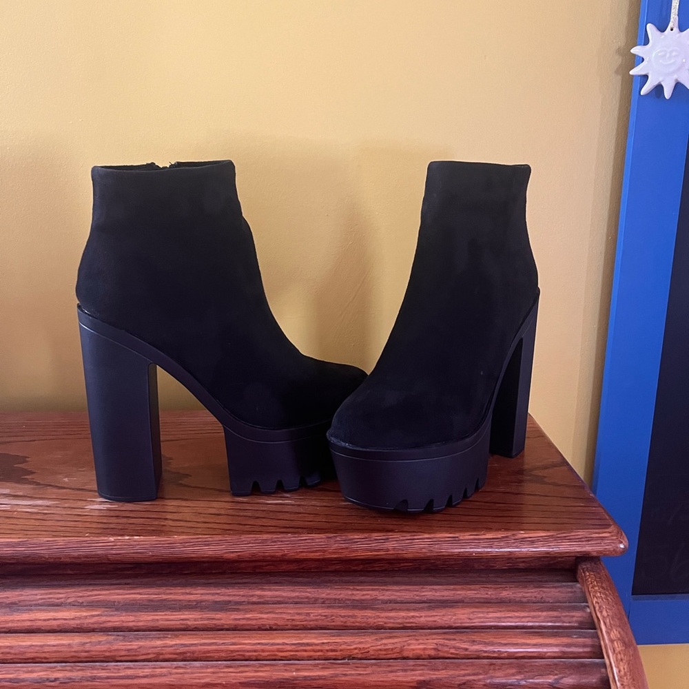 NWOT Suede platform booties